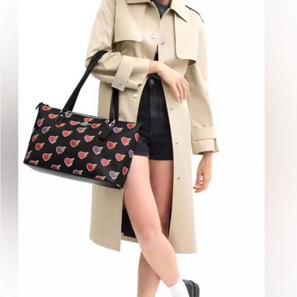 🔥🎁NWT! Coach Gallery Tote Bag with Heart Bolt Print Black Multi Msrp:$378.00 - Picture 1 of 7